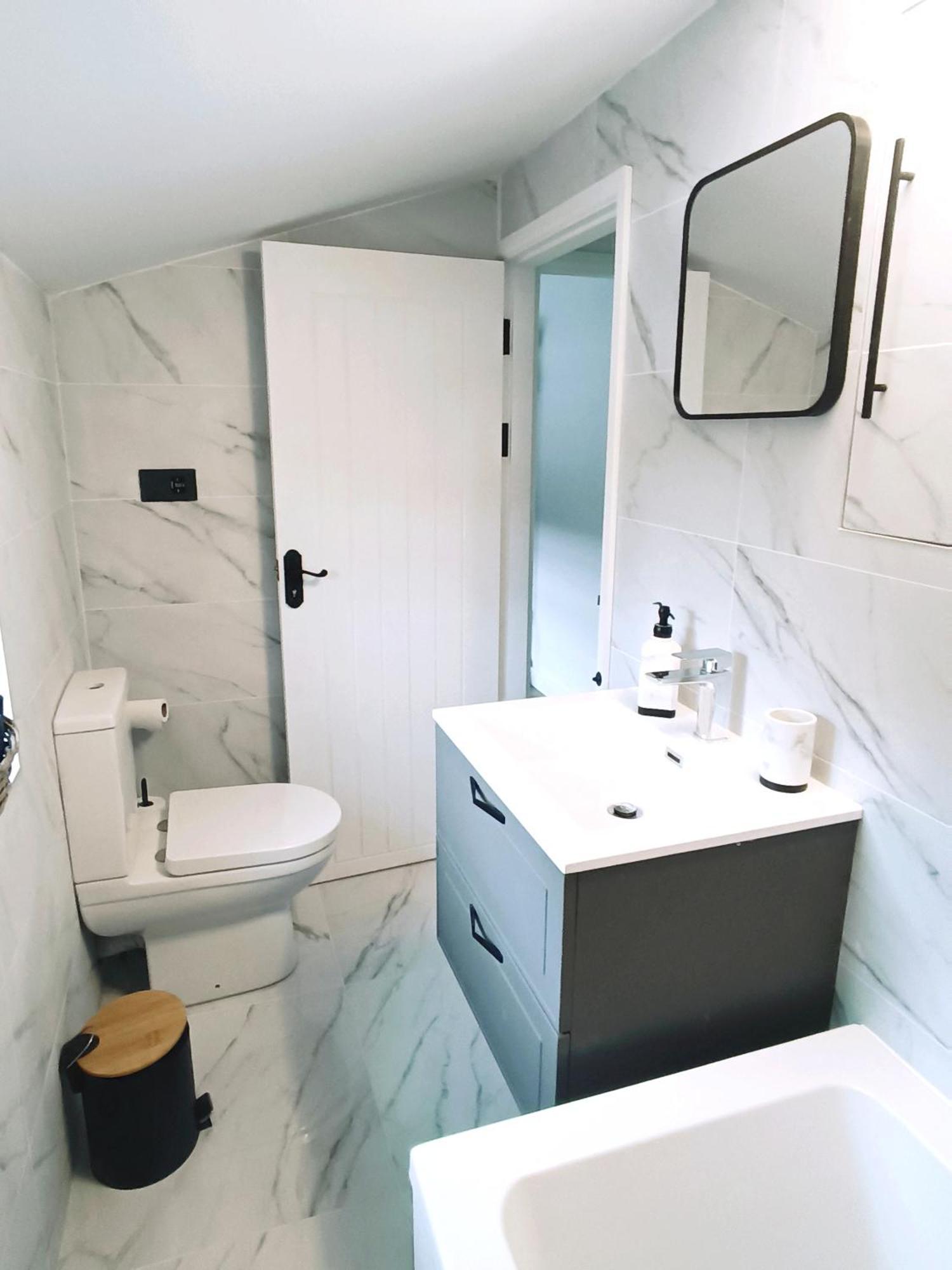 בישופס סטורטפורד Stansted Airport Cottage מראה חיצוני תמונה